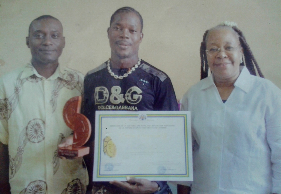 REMISE DU 1er PRIX, FETE DES CULTURES AU GABON, JUIN 2009